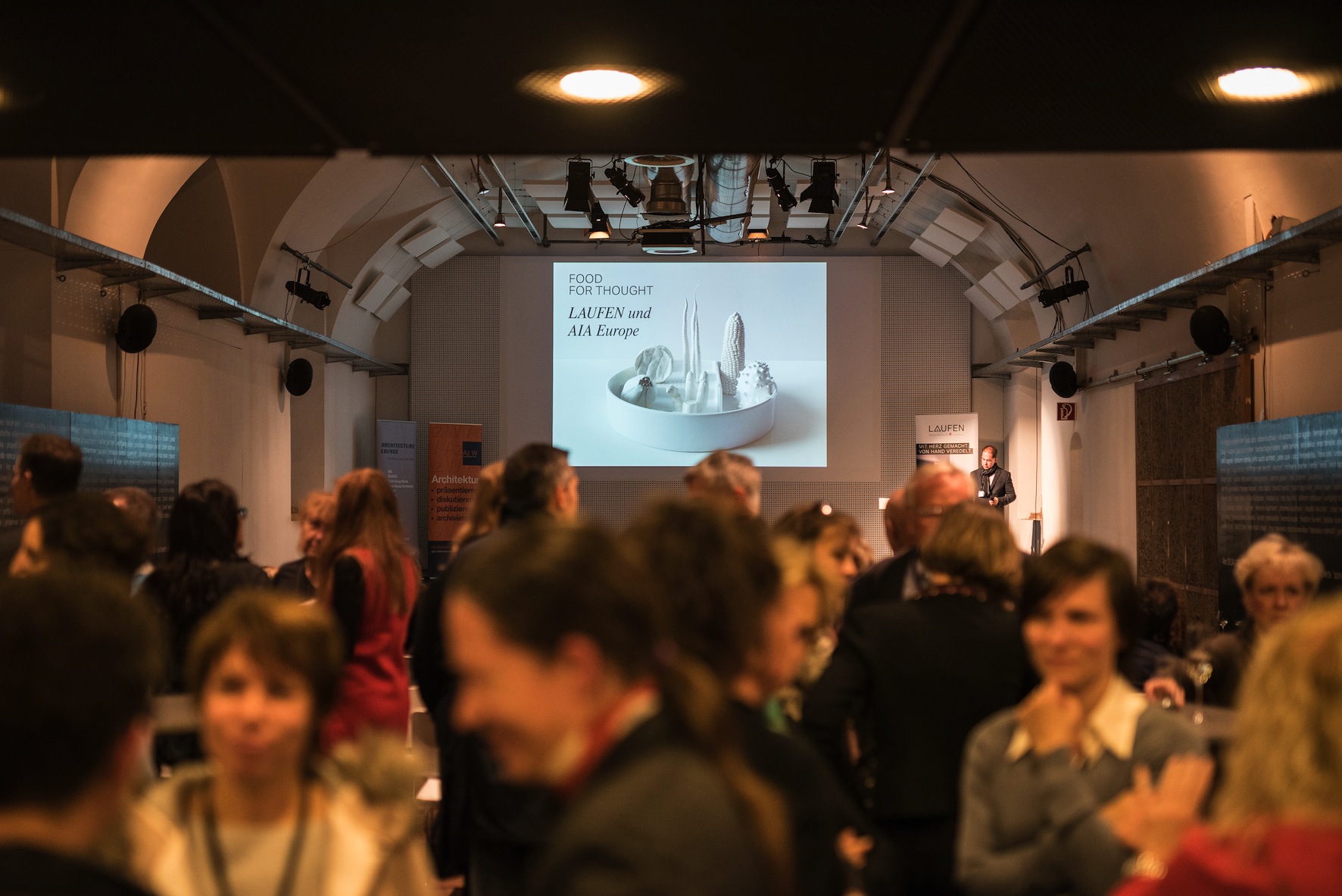 Zahlreiche Gäste aus der Welt der Architektur besuchten die internationale Konferenz. Zahlreiche Gäste aus der Welt der Architektur besuchten die internationale Konferenz.