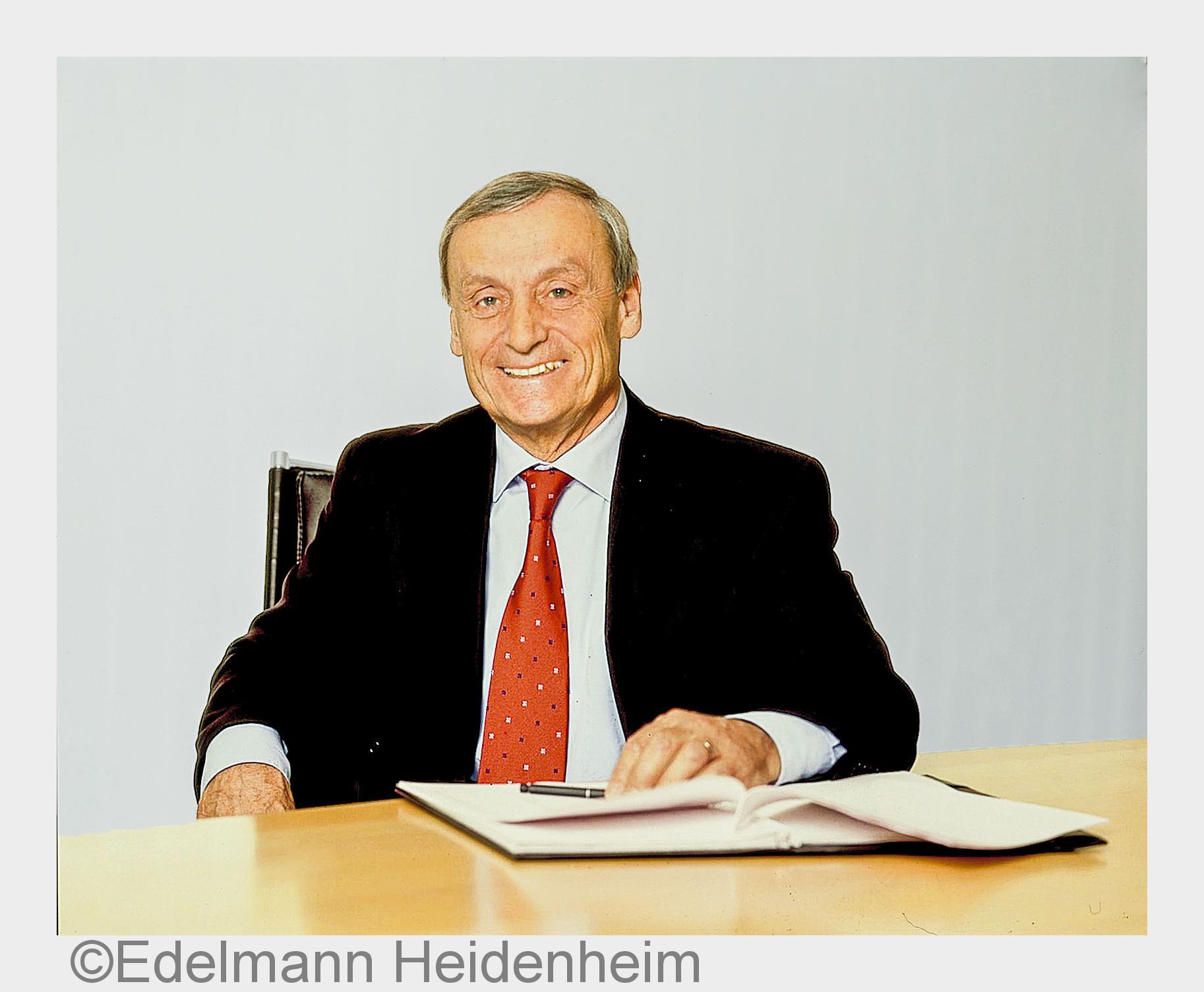 Joachim W. Dziallas, GF der Edelmann Holding, erhielt die Wirtschaftsmedaille des Landes Baden-W. (B Joachim W. Dziallas, GF der Edelmann Holding, erhielt die Wirtschaftsmedaille des Landes Baden-W. (B