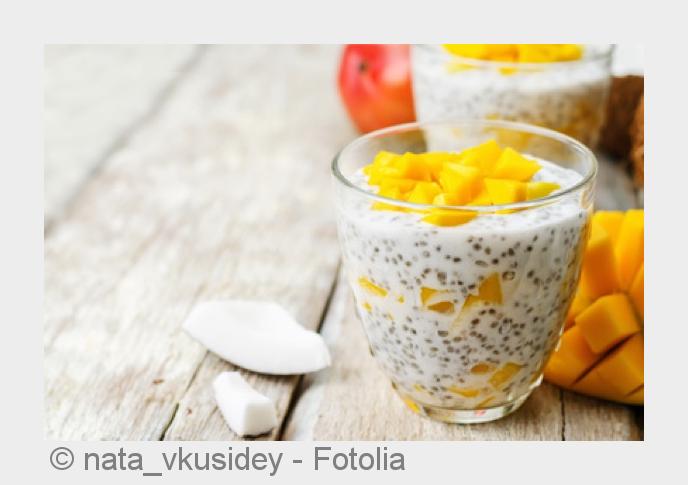 Chia Samen sind sehr ballaststoffreich und mit vielen Mineralstoffen versehen. (Bildquelle:©nata_vku