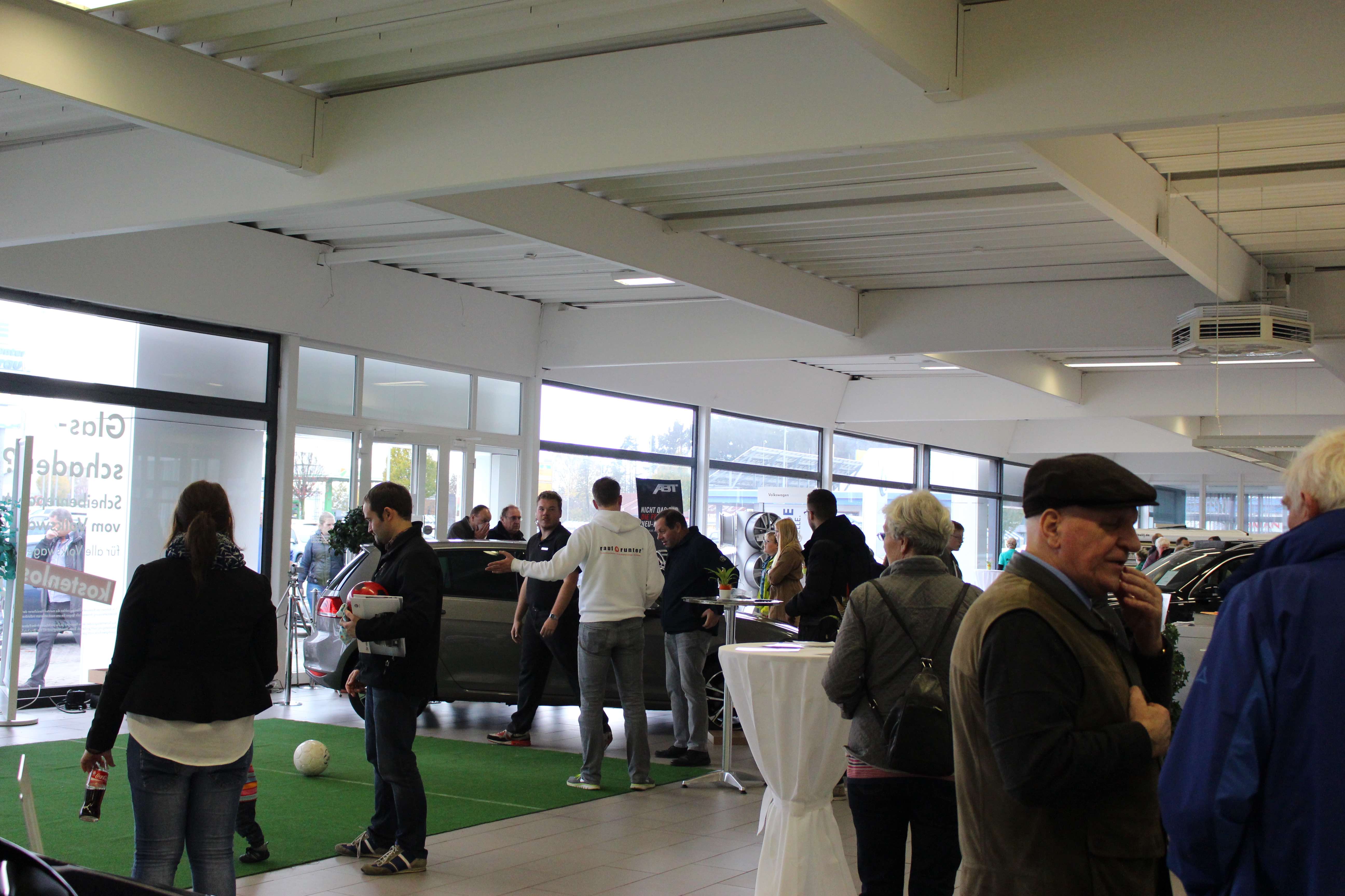 Tag der offenen Tür am Samstag, den 7. November 2015 im Autohaus Kath in Heide. Tag der offenen Tür am Samstag, den 7. November 2015 im Autohaus Kath in Heide.