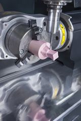 Die Prototypenerstellung mit der 5-Achs-Fräsmaschine ermöglicht höchste Präzision Die Prototypenerstellung mit der 5-Achs-Fräsmaschine ermöglicht höchste Präzision