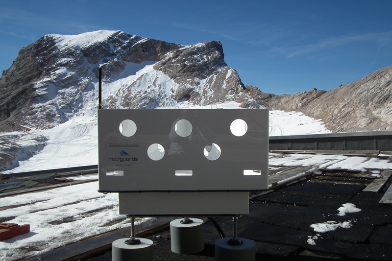 roofguards SchneelastWächter PP313 auf dem Schneefernerhaus / Zugspitze roofguards SchneelastWächter PP313 auf dem Schneefernerhaus / Zugspitze