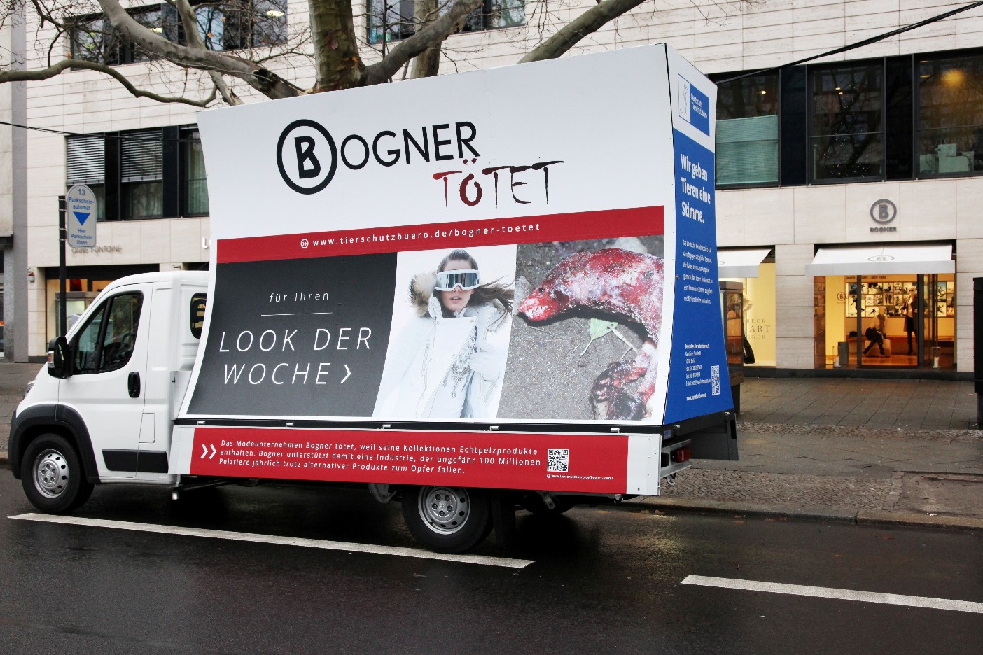 Plakat-Wagen des Deutschen Tierschutzbüros nun in Aktion vor Berliner Bogner-Filiale und in ganz Ber Plakat-Wagen des Deutschen Tierschutzbüros nun in Aktion vor Berliner Bogner-Filiale und in ganz Ber