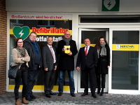 Bezirksbürgermeister Volker Haasper (2. v. l.) und OB Sören Link (Mitte) mit dem Hirschel-Team Bezirksbürgermeister Volker Haasper (2. v. l.) und OB Sören Link (Mitte) mit dem Hirschel-Team