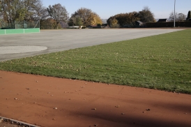 Die einbaufertige Rasentragschicht KRESKAT erfüllt hohe Qualitätsansprüche an moderne Sportrasenfläc Die einbaufertige Rasentragschicht KRESKAT erfüllt hohe Qualitätsansprüche an moderne Sportrasenfläc