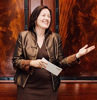Dr. Christina Zech, Expertin für das Vorbehaltlose verbinden von Welten Dr. Christina Zech, Expertin für das Vorbehaltlose verbinden von Welten