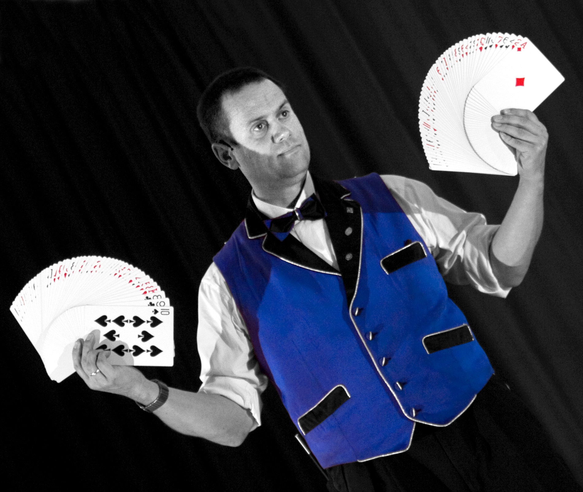 Enzo Paolo, Deutscher Vizemeister der Tischzauberei, kommt am 6. März nach Buchen: