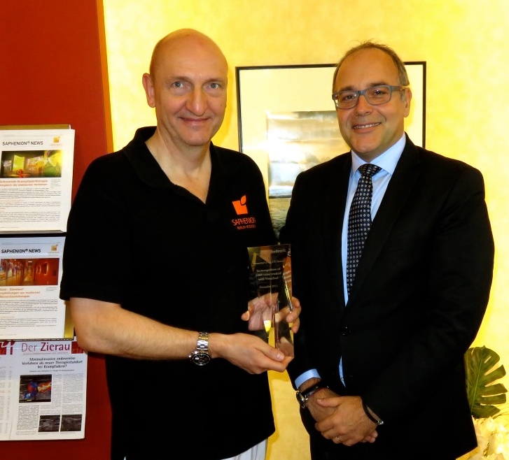 Dr. Zierau von SAPHENION mit Jean-Luc Montoulieu von Medtronic Dr. Zierau von SAPHENION mit Jean-Luc Montoulieu von Medtronic