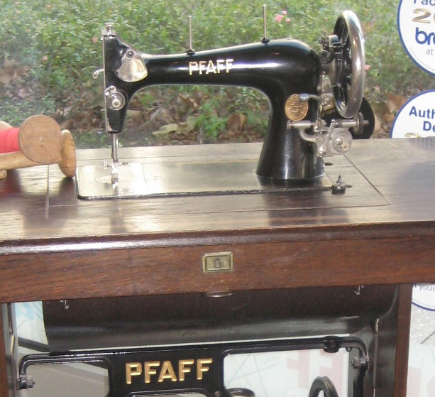 Dem ZiC´nZaC-Museum gestiftet: Eine alte Pfaff, Baujahr 1899 Dem ZiC´nZaC-Museum gestiftet: Eine alte Pfaff, Baujahr 1899