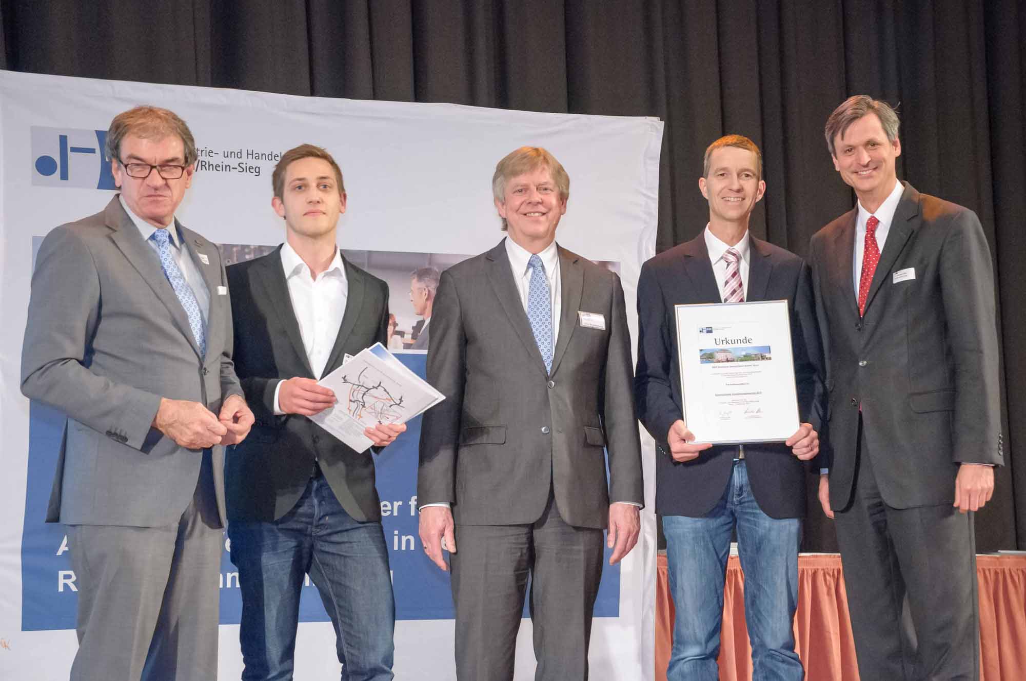 v.l.n.r: Wolfgang Grießl, IHK-Präsident; Tobias Meier, SER; Otto Brandenburg, Geschäftsführer der We