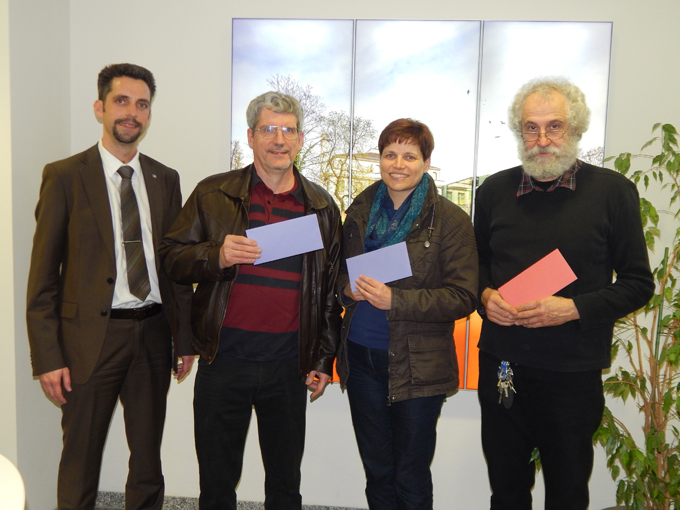 Glückliche Gewinner bei der Rüsselsheimer Volksbank