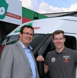 (Foto: hl-studios): Jonas Link verlängert - Spielerpartner Karsten Reichl, Kempe GmbH freut sich