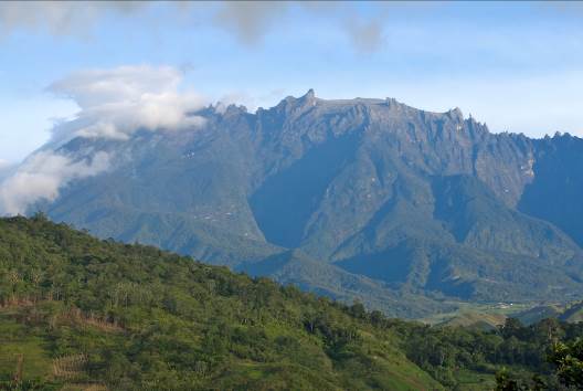 Der Mount Kinabalu in voller Pracht Der Mount Kinabalu in voller Pracht