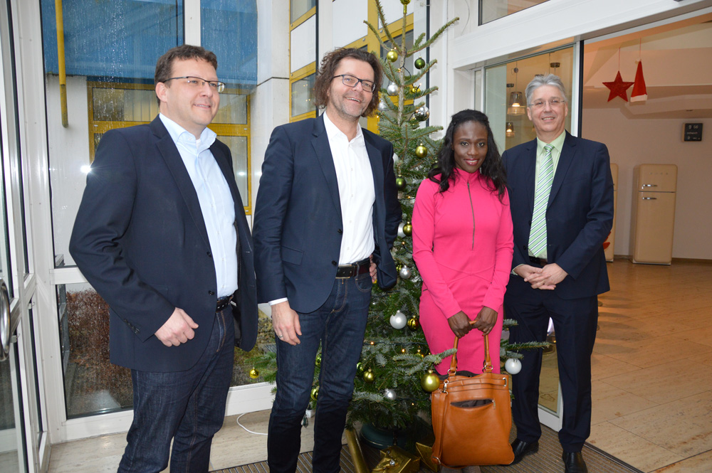 WEKA-Geschäftsführer Michael Bruns und Stephan Behrens, Asylkoordinatorin Maureen Lermer, Bürgermeis WEKA-Geschäftsführer Michael Bruns und Stephan Behrens, Asylkoordinatorin Maureen Lermer, Bürgermeis