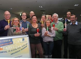 (Foto: hl-studios, Erlangen): OB Dr. Janik und die Verantwortlichen der Bürgerstiftung freuen sich (Foto: hl-studios, Erlangen): OB Dr. Janik und die Verantwortlichen der Bürgerstiftung freuen sich