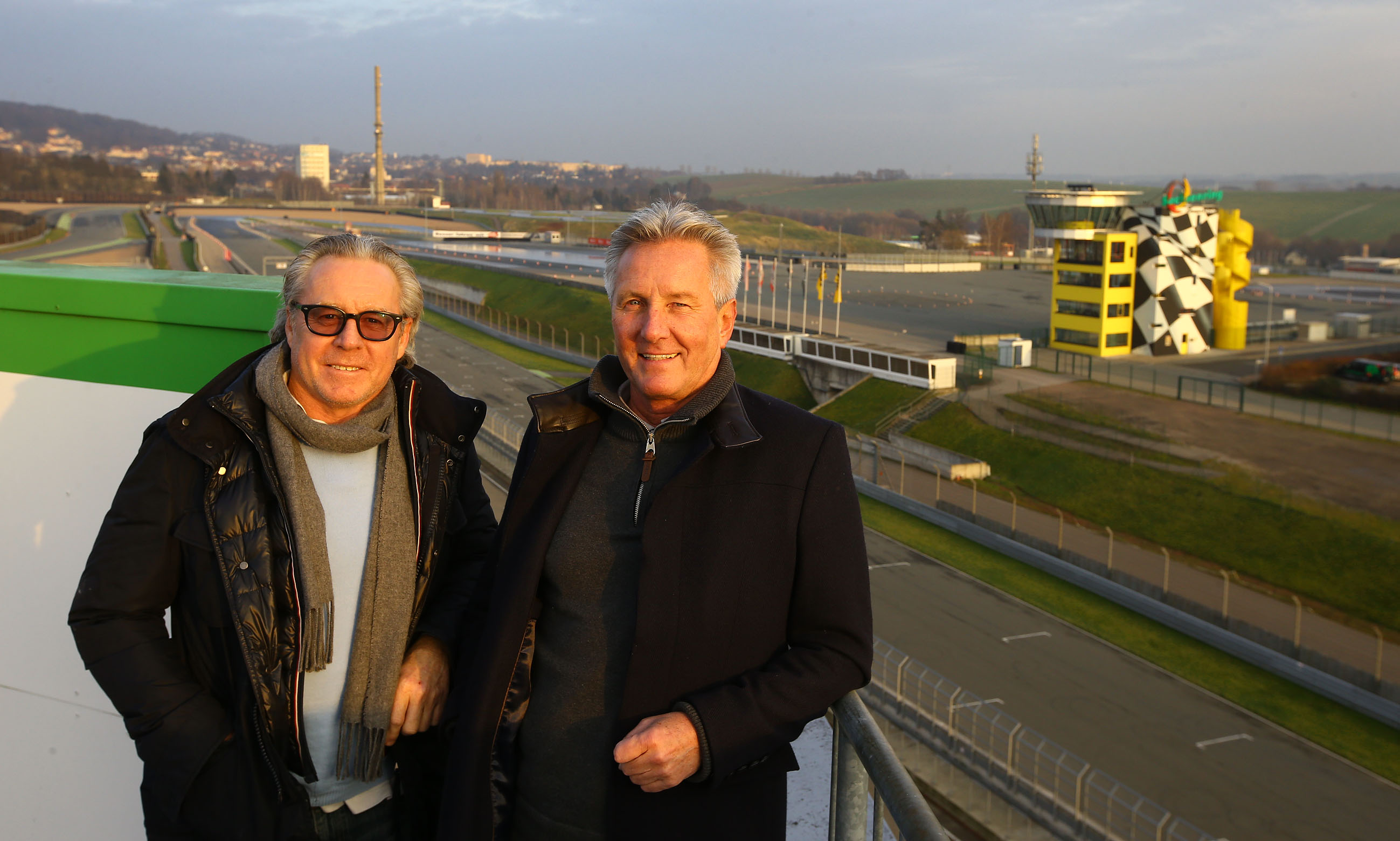 Ehemaliger 500 ccm Motorradweltmeister Wayne Gardner (links) am Sachsenring Ehemaliger 500 ccm Motorradweltmeister Wayne Gardner (links) am Sachsenring