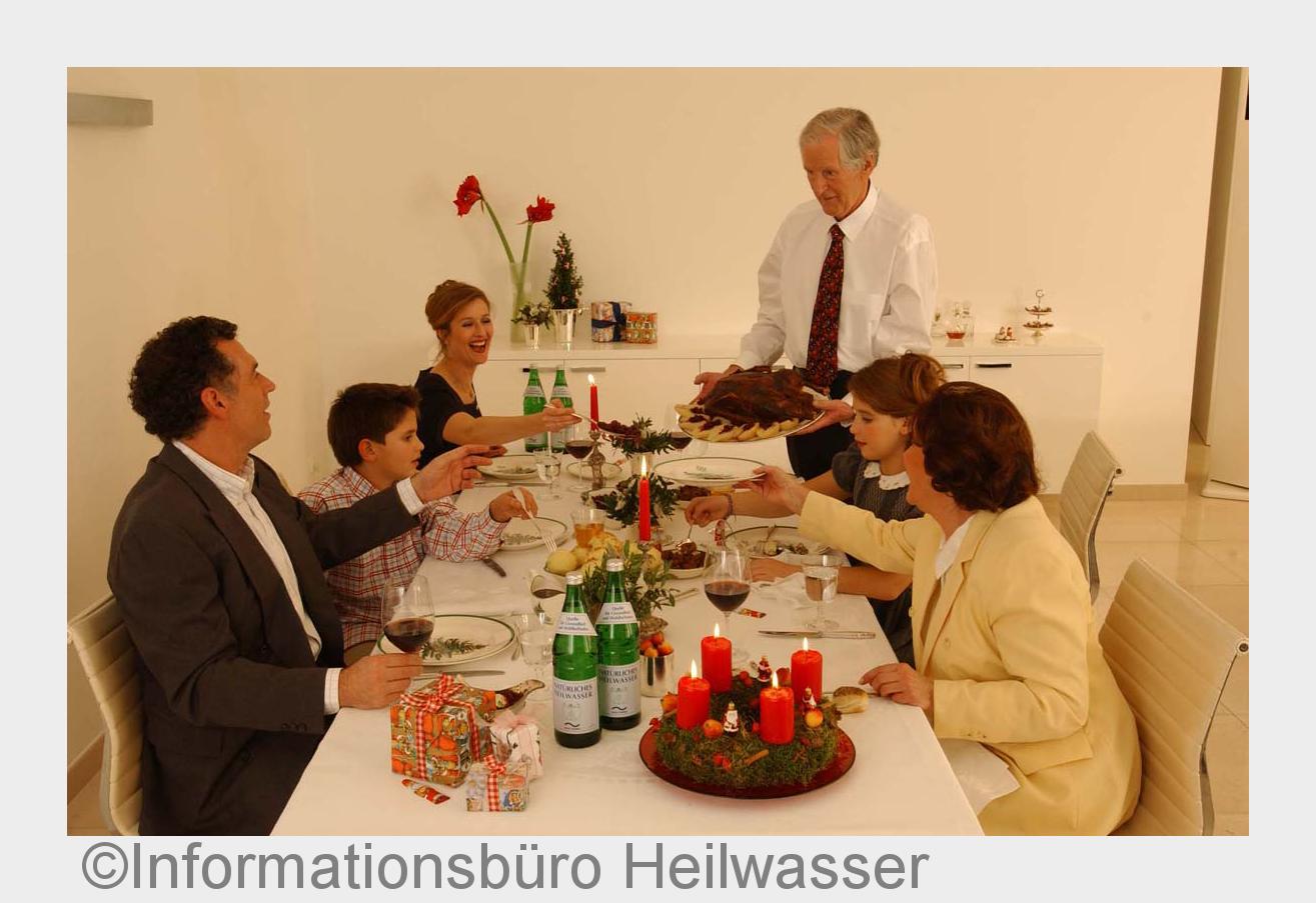 Ein Heilwasser kann helfen, dass dasüppige Essen während den Festtagen nicht auf den Magen schlägt. Ein Heilwasser kann helfen, dass dasüppige Essen während den Festtagen nicht auf den Magen schlägt.