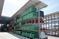 In dem flexiblen Regalsystem von OHRA kann Baumaterial effizient gelagert werden. (Foto:Zitzmann)
