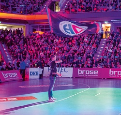 (Foto: hl-studios, Erlangen): Der HC Erlangen bittet den SV Henstedt-Ulzburg zum schwarzen Tanz (Foto: hl-studios, Erlangen): Der HC Erlangen bittet den SV Henstedt-Ulzburg zum schwarzen Tanz
