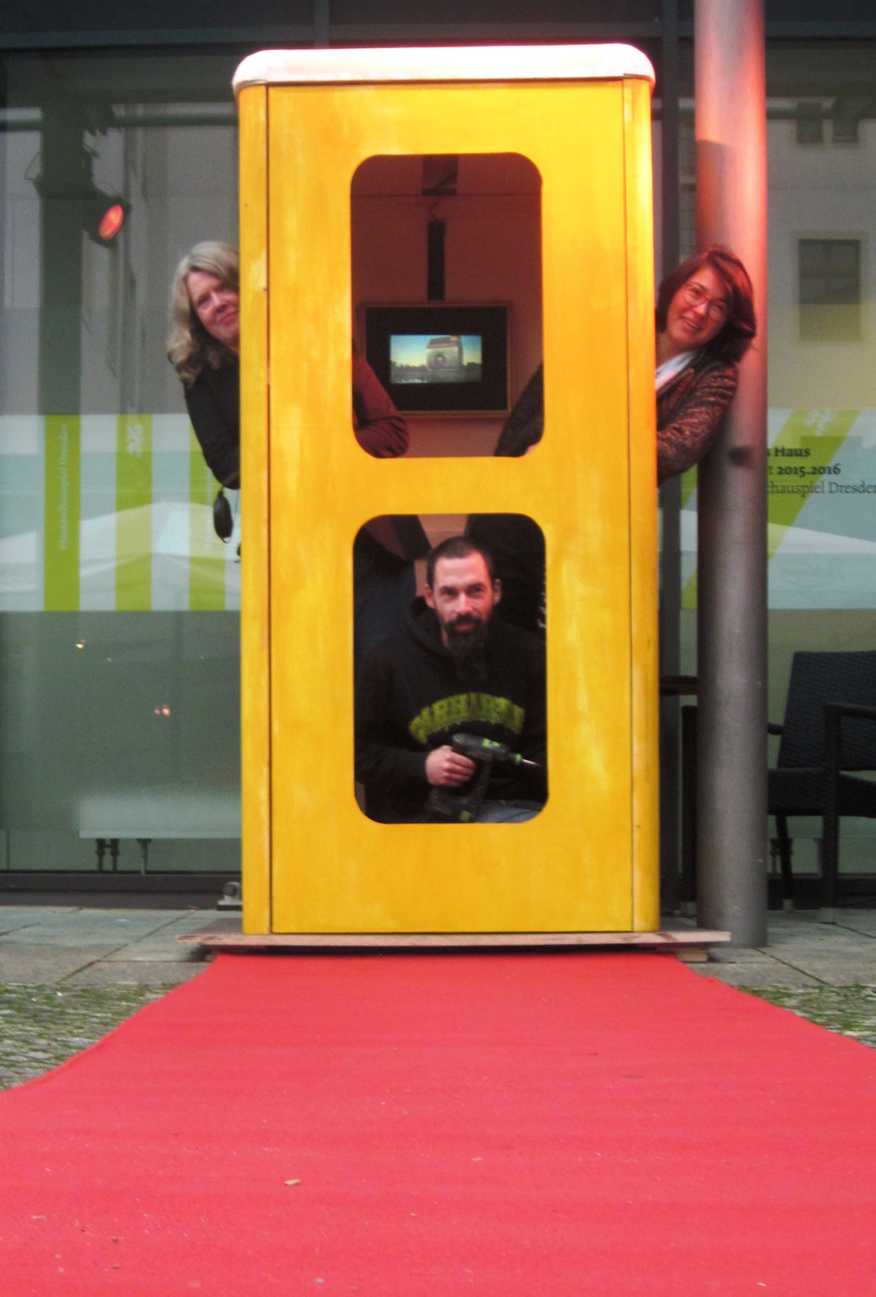 Telefonzellen werden zu Mini-Kinos - viermal in Dresden.