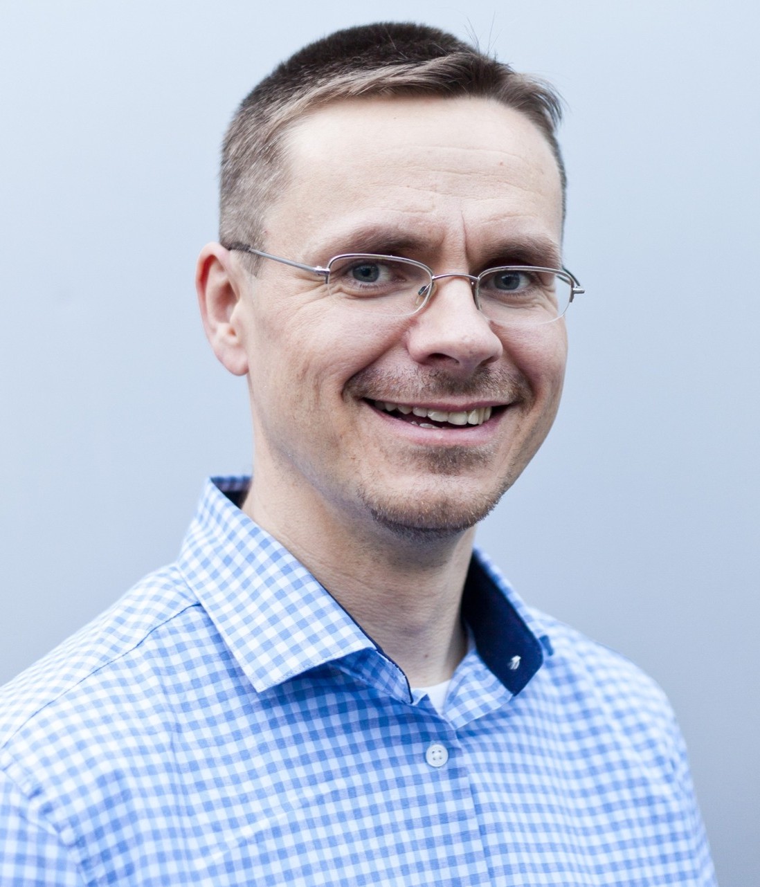 Johannes Schulte hilft anderen Menschen, sich stark und entspannt zu coachen. Johannes Schulte hilft anderen Menschen, sich stark und entspannt zu coachen.