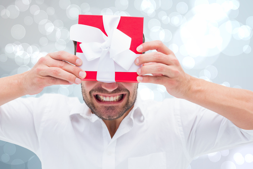 Männer sind Last-Minute Shopper und geben im Schlussspurt 30% mehr für Geschenke aus als Frauen.