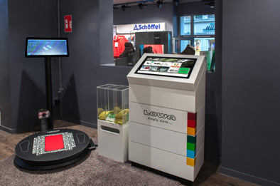 Der LOWA-Footscan 360°wird samt Beratertisch mit der Software PlayEverywhere von netvico gesteuert.