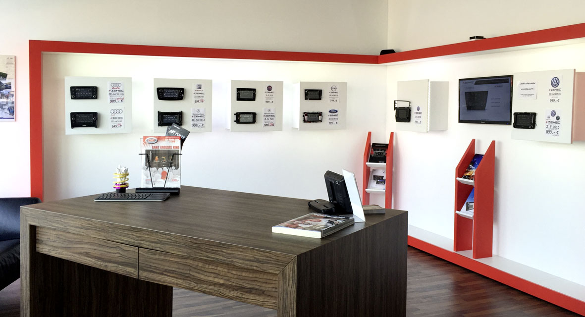 Multimedia-Navis im ZENEC Store Kolbermoor Multimedia-Navis im ZENEC Store Kolbermoor