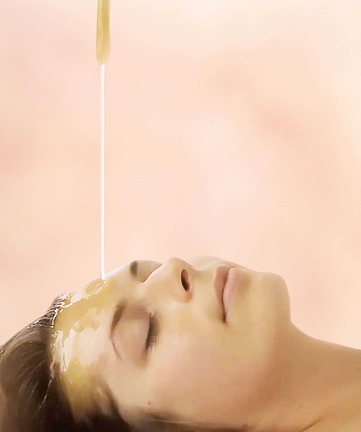 Shirodhara, ayurvedischer Stirnölguss