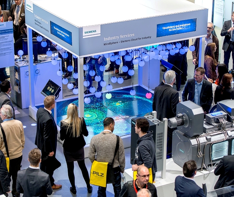 (Foto: hl-studios, Erlangen)?hl-studios begeistert auf der SPS mit Publikumsmagnet Cloud-Modell (Foto: hl-studios, Erlangen)?hl-studios begeistert auf der SPS mit Publikumsmagnet Cloud-Modell