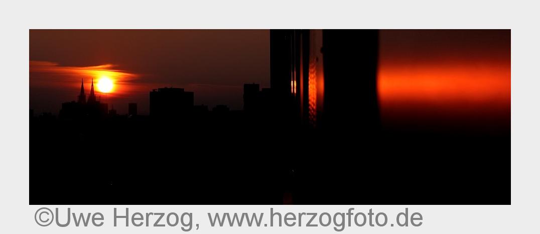 Die Kölner Domspitzen - nur eins von zahlreichen Bildern aus der Webausstellung AUGEN.BLICK.KÖLN. (B Die Kölner Domspitzen - nur eins von zahlreichen Bildern aus der Webausstellung AUGEN.BLICK.KÖLN. (B