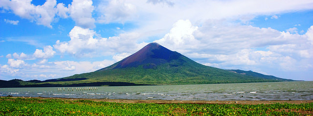 Blick auf Vulkan Momotombo in Nicaragua Blick auf Vulkan Momotombo in Nicaragua