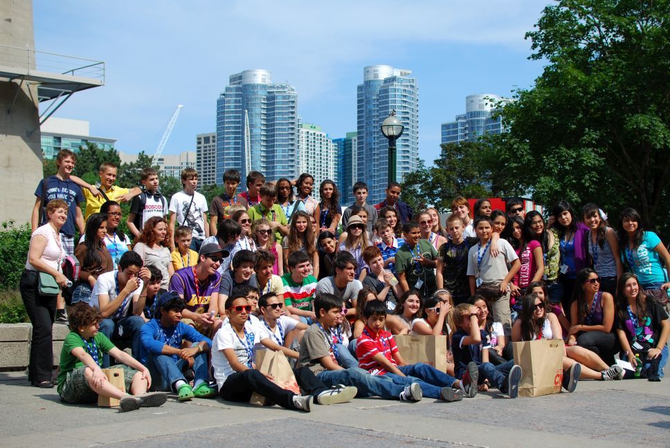 Lernen und Freizeitspaß: Jugendgruppe in Toronto