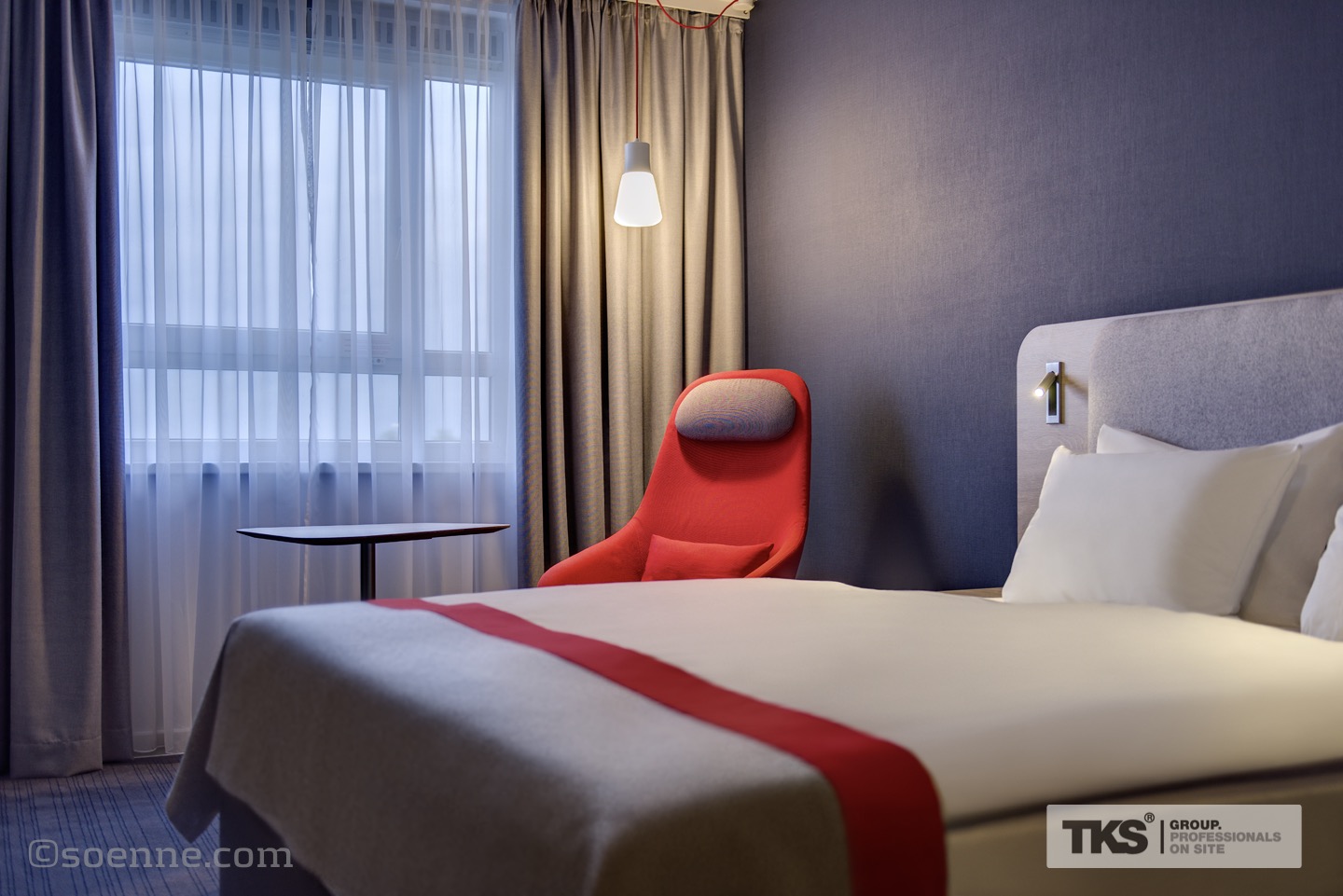 Von TKS renoviertes Zimmer im Holiday Inn Express Düsseldorf  .