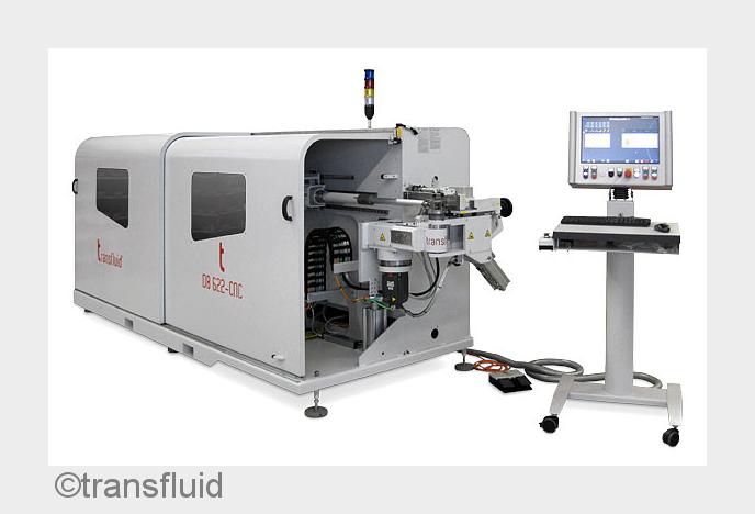 Die Dornbiegemaschine DB 622-CNC von transfluid präsentiert sich leistungsstark mit neuem Design. (B
