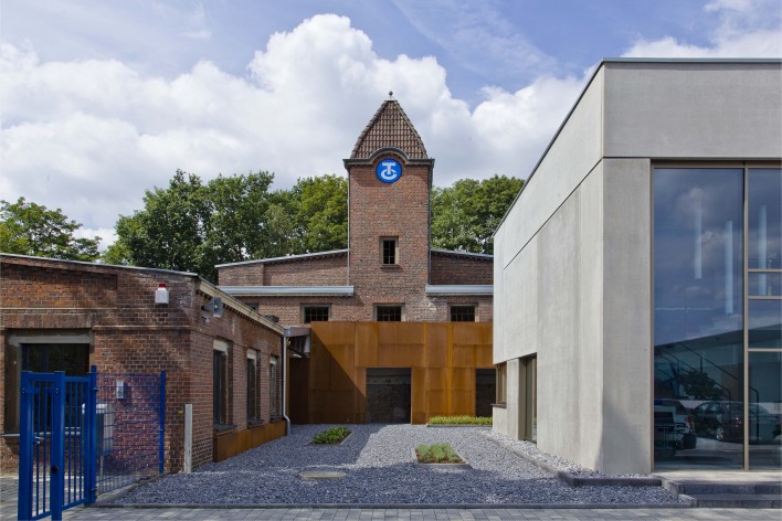 Formale Zurückhaltung und Materialauthentizität mit Klinker, Stahl, Beton und Glas stehen im Fokus. Formale Zurückhaltung und Materialauthentizität mit Klinker, Stahl, Beton und Glas stehen im Fokus.