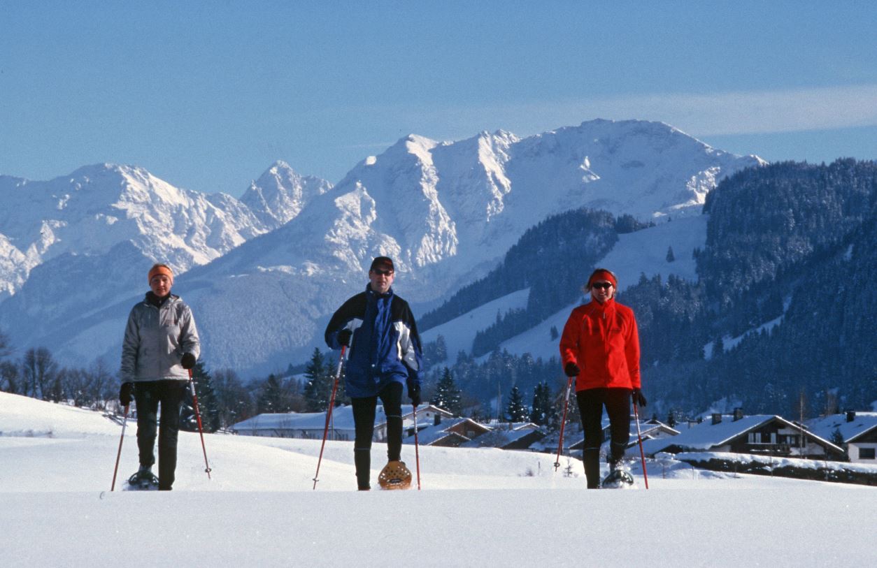 Bringt Spaß, hält fit: Schneeschuhwandern im verschneiten KönigsCard-Land©Wilhelm Zettl / KönigsCa Bringt Spaß, hält fit: Schneeschuhwandern im verschneiten KönigsCard-Land©Wilhelm Zettl / KönigsCa