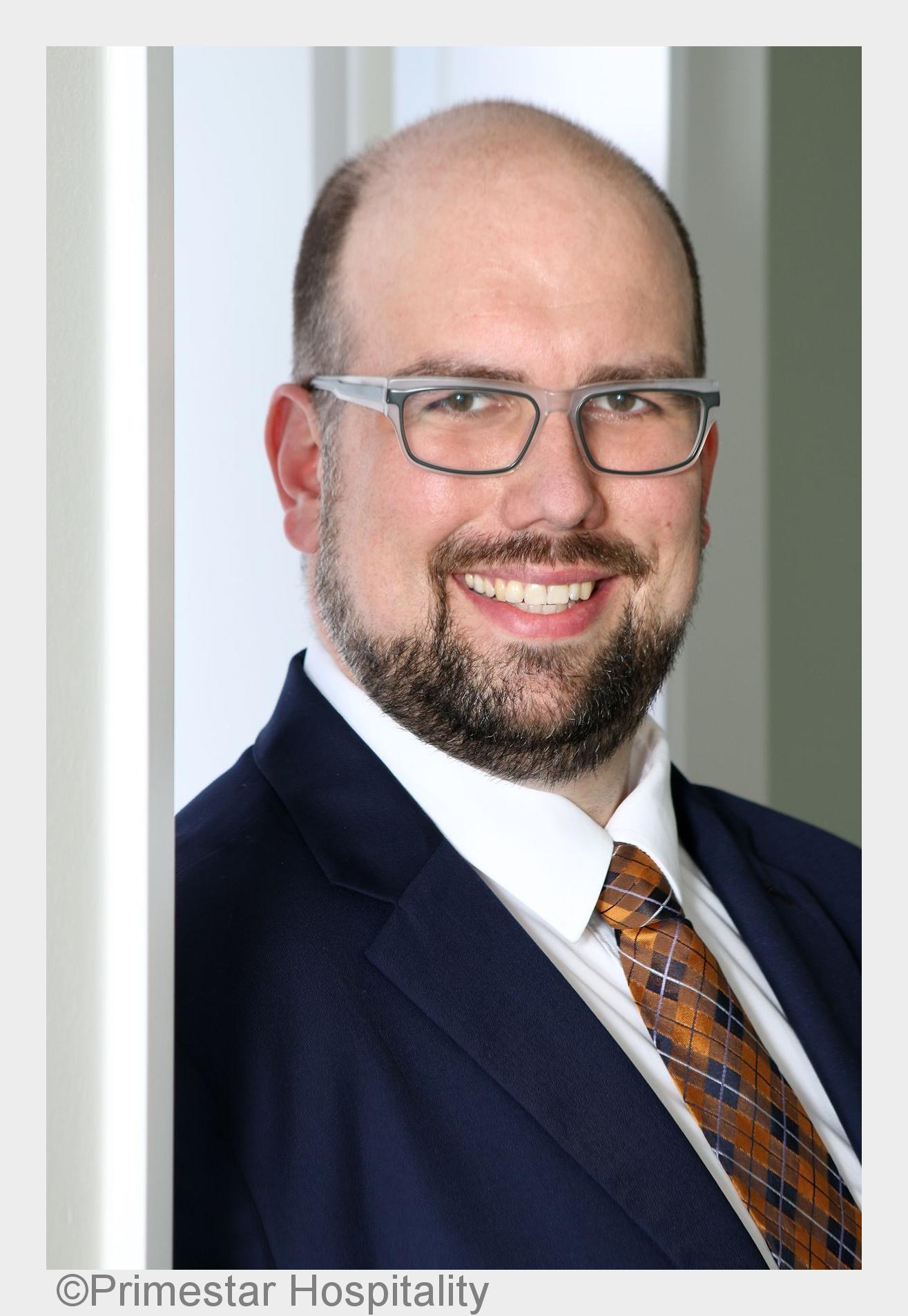 Nikolas von Olberg leitet das Holiday Inn am Frankfurter Flughafen in Terminal 2-Nähe (Bildquelle: P