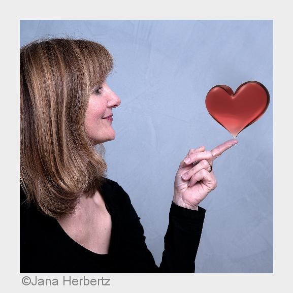 Autorin Anna S. Bastian"Kein Herz ohne Splitter" (Bildquelle: Jana Herbertz) Autorin Anna S. Bastian"Kein Herz ohne Splitter" (Bildquelle: Jana Herbertz)