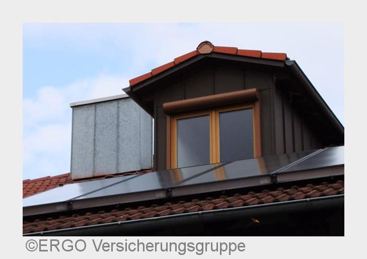 Solarpanel auf dem Dach (Bildquelle: ERGO Versicherungsgruppe) Solarpanel auf dem Dach (Bildquelle: ERGO Versicherungsgruppe)