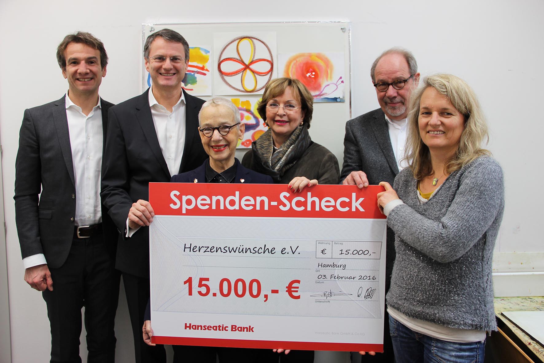 Die Geschäftsführung der Hanseatic Banküberreicht den Spendenscheck an Herzenswünsche e.V. Die Geschäftsführung der Hanseatic Banküberreicht den Spendenscheck an Herzenswünsche e.V.