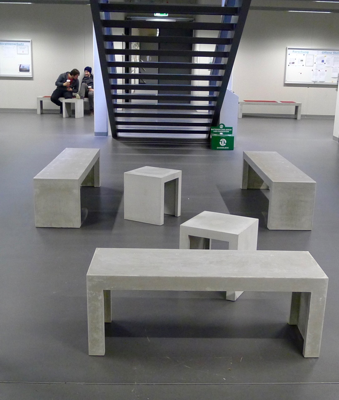Betonmöbel spielen in Schulen und Universitäten eine wichtige Rolle bei der Brandschutzvorsorge Betonmöbel spielen in Schulen und Universitäten eine wichtige Rolle bei der Brandschutzvorsorge