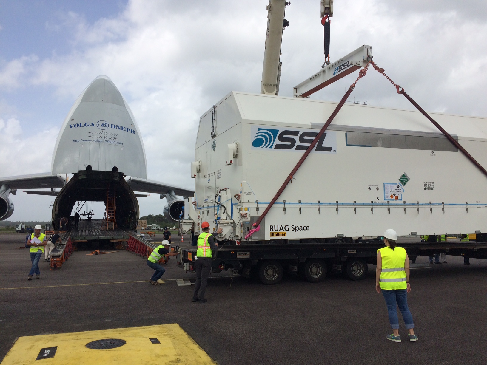 Satellit EUTELSAT 65 West A in Kourou eingetroffen Satellit EUTELSAT 65 West A in Kourou eingetroffen