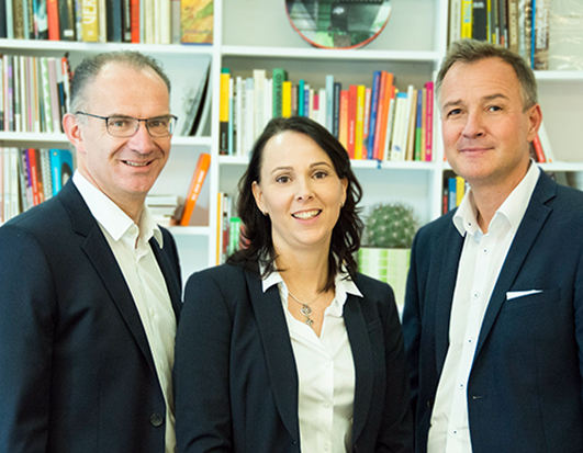 Foto: Mag. Arnold Oberacher, Martina Plonner und Mag. Dr. Martin Schumacher (v.l.n.r.), Geschäftsfüh