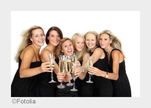 Spaßbei beautystyle mit einer Junggesellinenabschiedsparty (Bildquelle: Fotolia) Spaßbei beautystyle mit einer Junggesellinenabschiedsparty (Bildquelle: Fotolia)