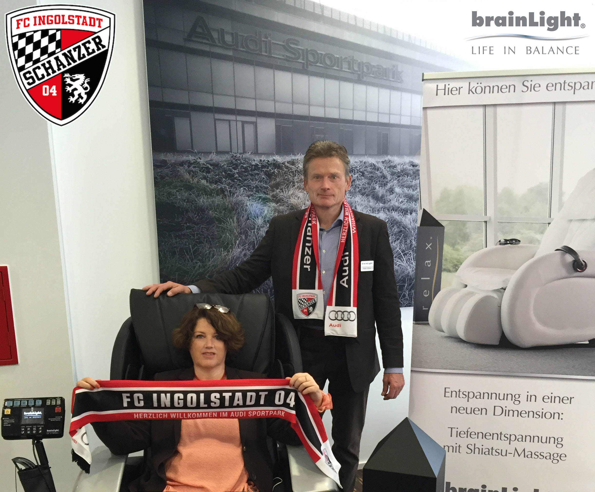Die brainLight Sales-Manager Gerti und Peter Häfner auf dem brainLight-Komplettsystem in Ingolstadt Die brainLight Sales-Manager Gerti und Peter Häfner auf dem brainLight-Komplettsystem in Ingolstadt