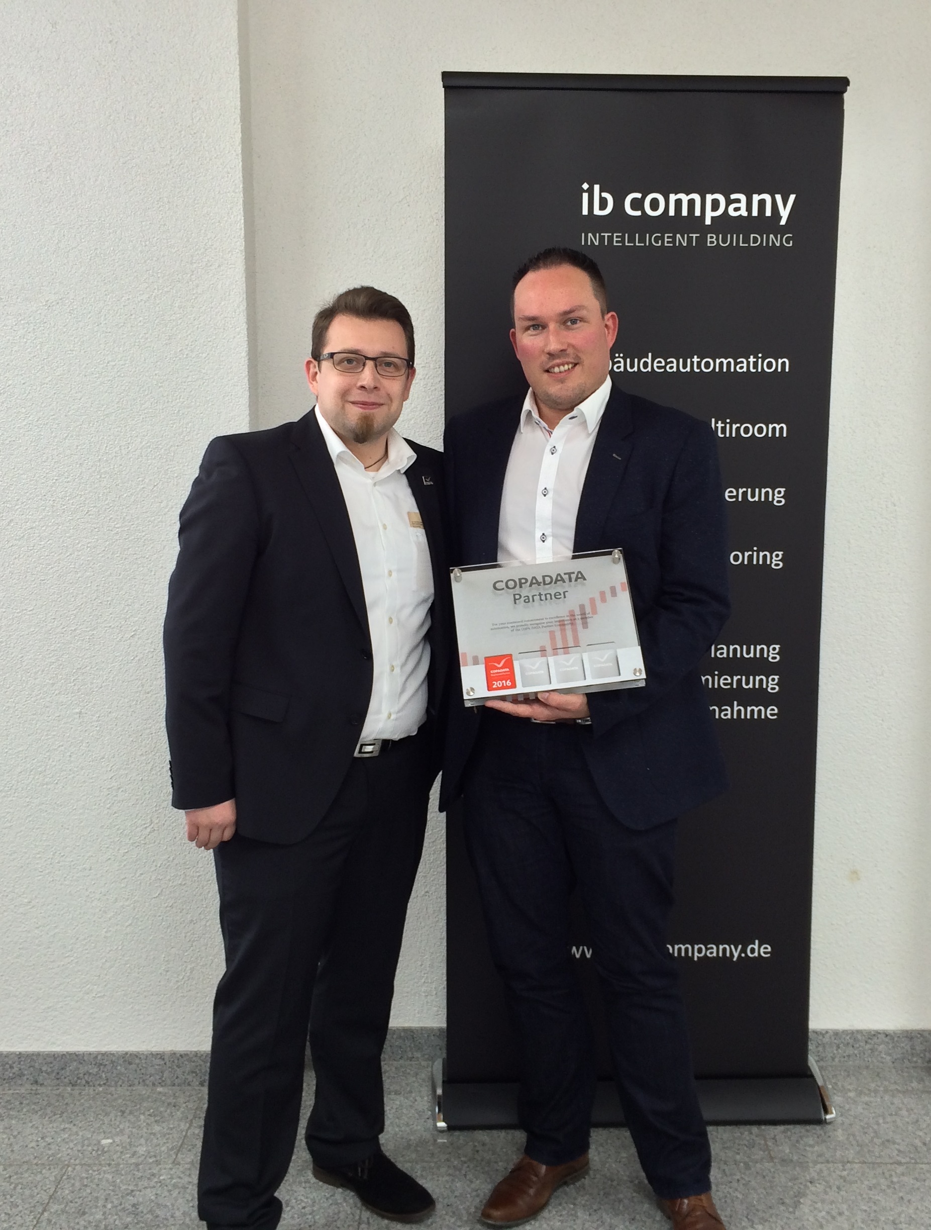 Nikolai Hübschle (COPA-DATA GmbH, links im Bild), Bernard Kaminski (ib company GmbH)