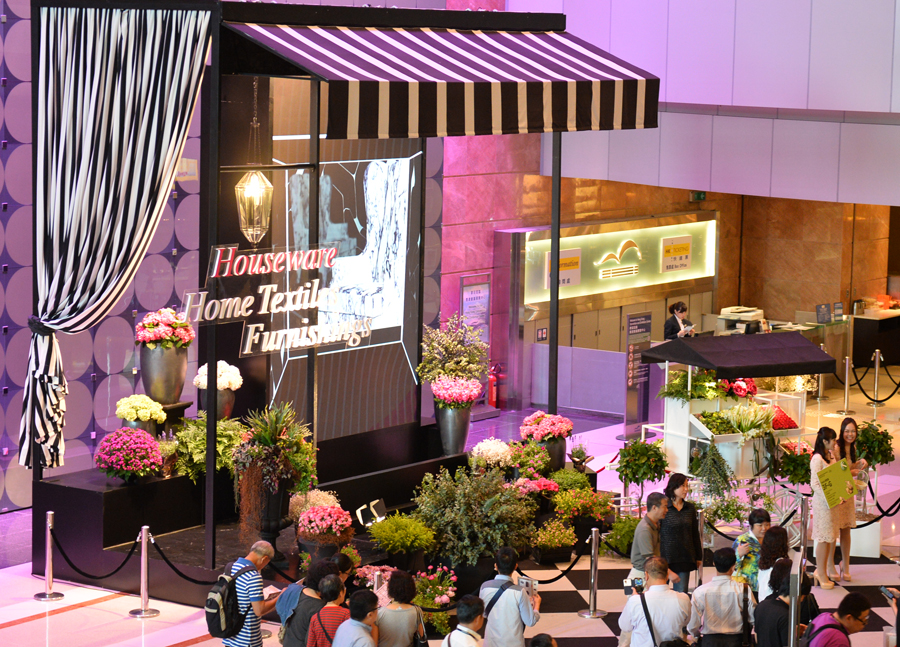 Auf rund 48.000 Quadratmetern stellt die Messe aktuelle Trends für die kommende Saison vor. Foto: HK
