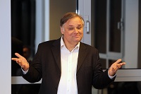 Dozentenaustausch mit Improvisationskünstler Boris Radivoj Dozentenaustausch mit Improvisationskünstler Boris Radivoj
