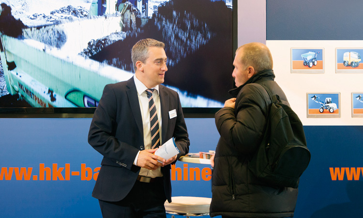 HKL Experten beraten Messebesucher auf der bauma 2016. HKL Experten beraten Messebesucher auf der bauma 2016.